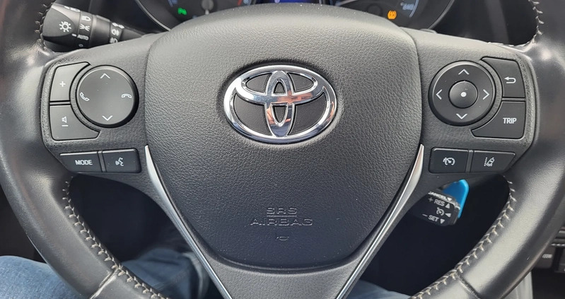 Toyota Auris cena 62700 przebieg: 89000, rok produkcji 2018 z Boguchwała małe 232